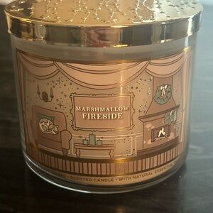 Bath & Body Works Marshmallow Fireside Candle - White & Cream 14.5 oz